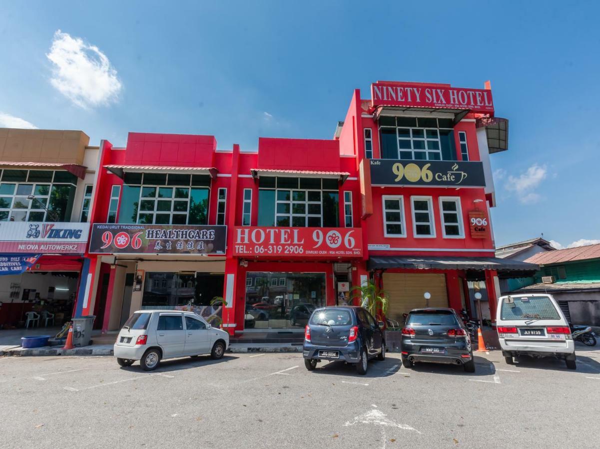 Hotel Oyo 1155 906 Batu Berendam Malacca Exterior foto